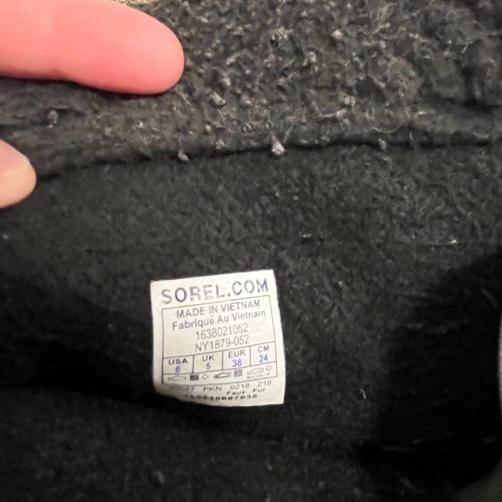 Women’s Sorel Snowboots - Picture 6 of 7